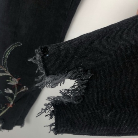NWOT Zara Black Floral Embroidered Raw Hem Skinny Jeans Waist 15”. - Picture 3 of 13